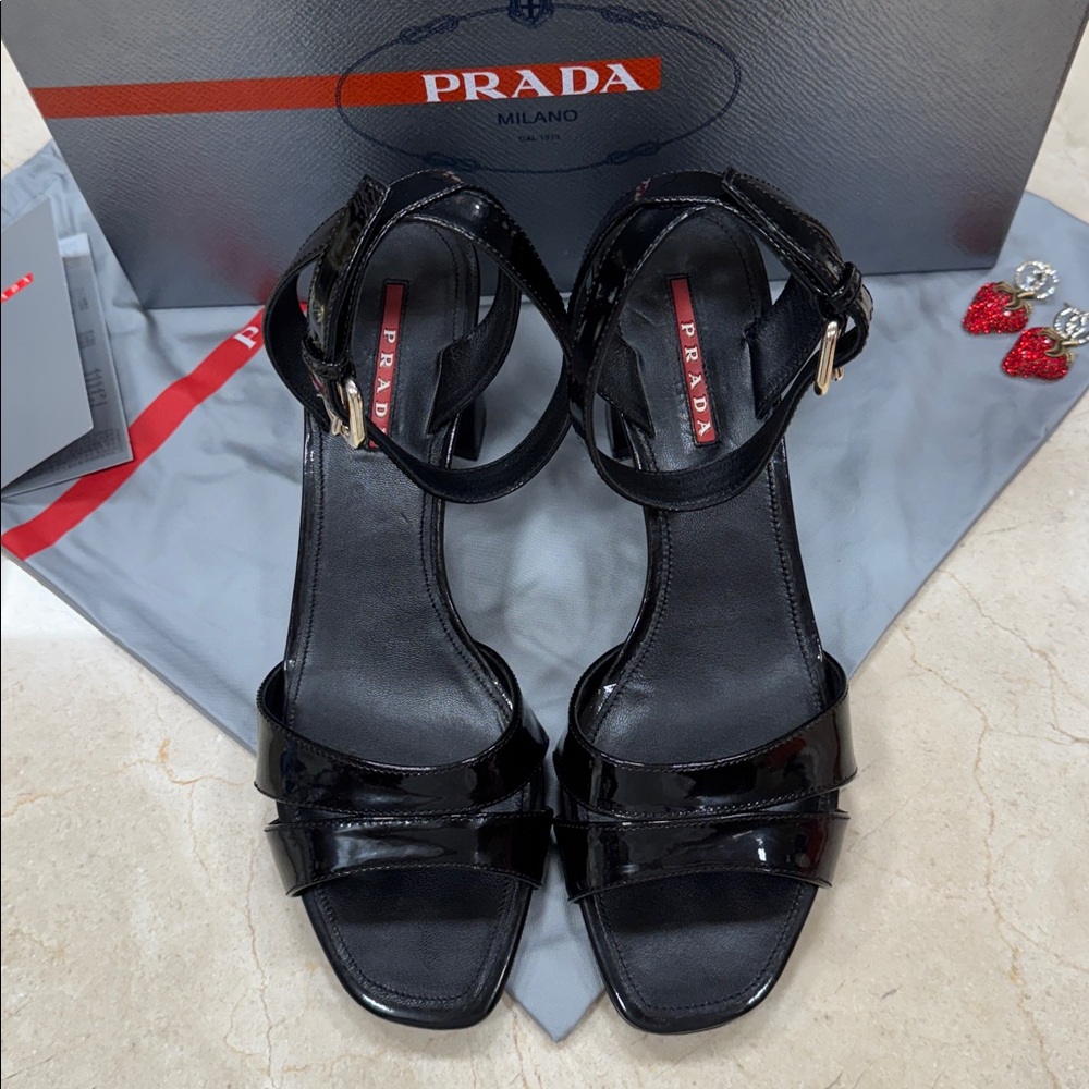PRADA PATENT LEATHER SANDALS IN BLACK WITH SPORTY SYNTHETIC SOLE SIZE EU 38